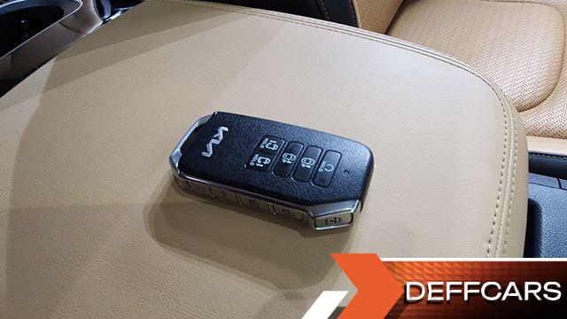 Kia CARNIVAL Gasoline 11-Seater Signature купить на сайте DeffCars