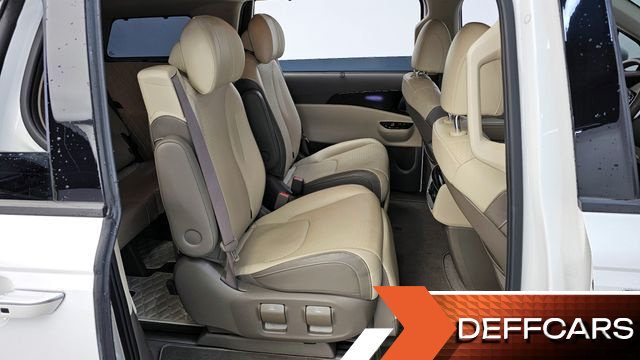 Kia CARNIVAL Gasoline 7-Seater Signature купить на сайте DeffCars