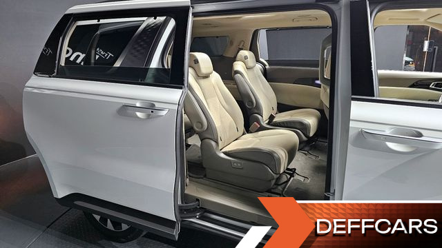 Kia CARNIVAL 9-Seater Signature купить на сайте DeffCars
