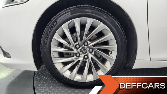 Lexus ES Executive купить на сайте DeffCars