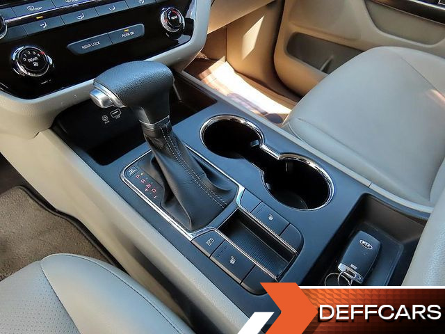 Kia CARNIVAL 11-Seater Deluxe купить на сайте DeffCars