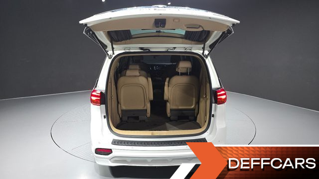 Kia CARNIVAL 9-Seater Hi-Limousine Noblesse Special купить на сайте DeffCars
