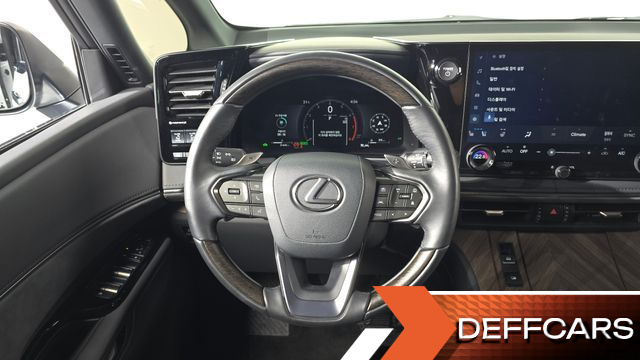 Lexus LM 500h Royal купить на сайте DeffCars