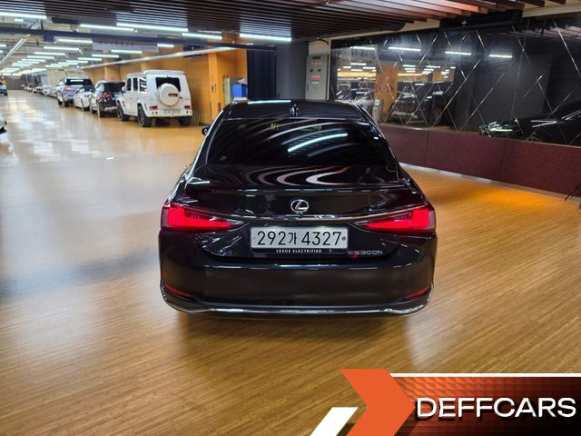 Lexus ES Luxury Plus купить на сайте DeffCars