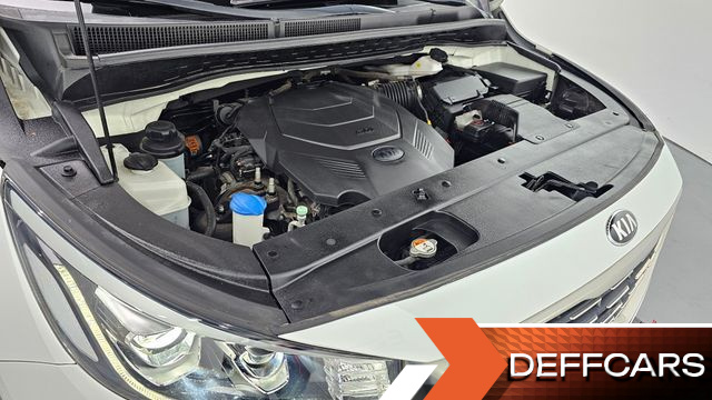 Kia CARNIVAL 9-Seater Hi-Limousine Noblesse Special купить на сайте DeffCars