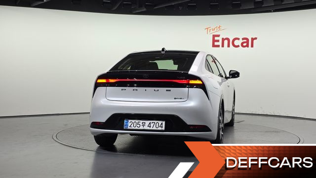 Toyota PRIUS 2.0 PHEV XSE купить на сайте DeffCars