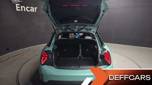 Mini COOPER 5 Door Favoured купить на сайте DeffCars