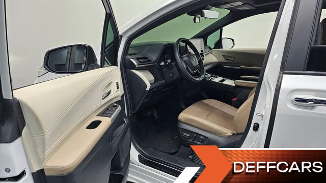 Toyota SIENNA 2.5 Hybrid AWD купить на сайте DeffCars