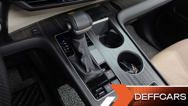 Toyota SIENNA 2.5 Hybrid AWD купить на сайте DeffCars