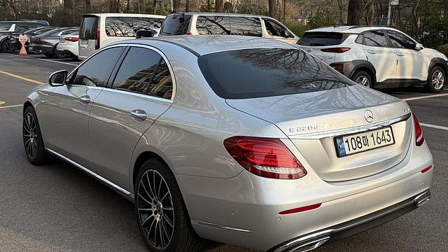 Mercedes E-CLASS E220d 4MATIC Exclusive купить на сайте DeffCars