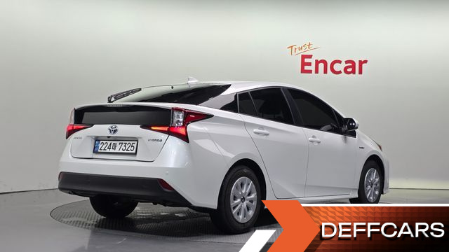 Toyota PRIUS 1.8 купить на сайте DeffCars