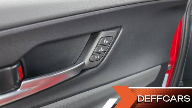 Toyota PRIUS 2.0 XLE купить на сайте DeffCars