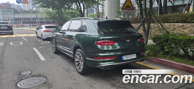 Bentley BENTAYGA 4.0 V8 EWB Azure купить на сайте DeffCars