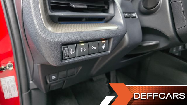 Toyota PRIUS 2.0 XLE купить на сайте DeffCars