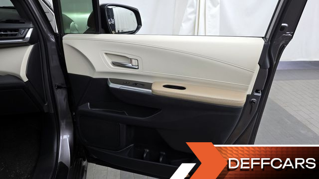 Toyota SIENNA 2.5 Hybrid AWD купить на сайте DeffCars