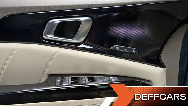 Kia CARNIVAL Gasoline 7-Seater Signature купить на сайте DeffCars