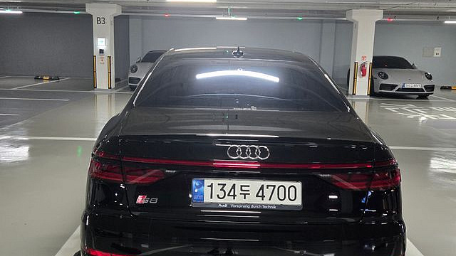 Audi S8 4.0 TFSI Quattro LWB купить на сайте DeffCars
