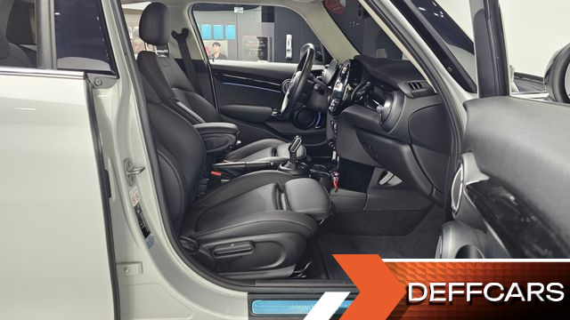 Mini COOPER 5Door Classic Launch Pack Third Generation купить на сайте DeffCars