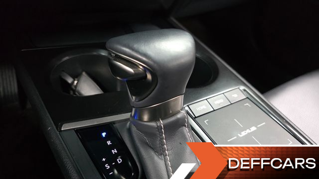 Lexus UX 2.0 2WD купить на сайте DeffCars