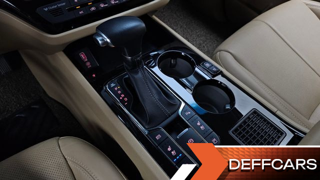 Kia CARNIVAL 9-Seater Hi-Limousine Noblesse Special купить на сайте DeffCars