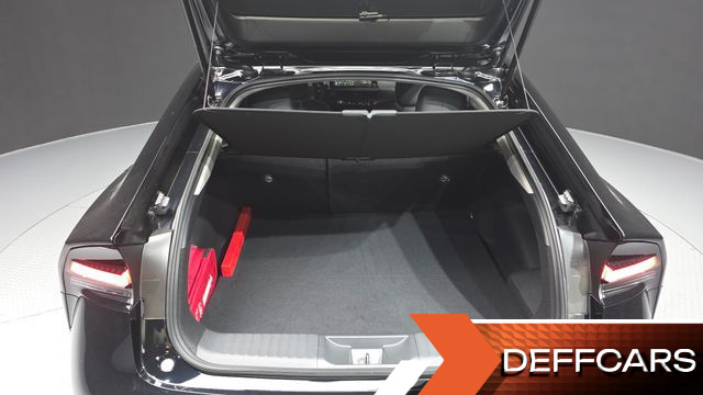 Toyota PRIUS 2.0 PHEV XSE купить на сайте DeffCars