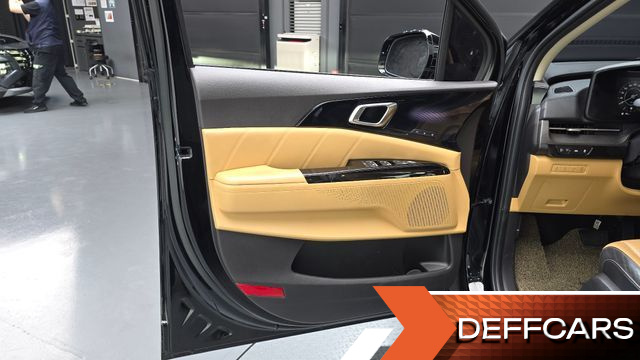 Kia CARNIVAL Gasoline 7-Seater Signature купить на сайте DeffCars