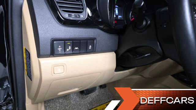 Kia CARNIVAL 9-Seater Hi-Limousine Prestige купить на сайте DeffCars