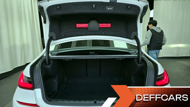 BMW 3-SERIES 320i M Sport купить на сайте DeffCars