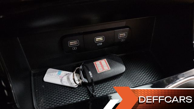 Kia CARNIVAL 7-Seater Signature купить на сайте DeffCars