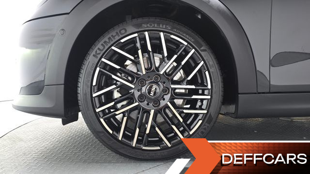 Mini COOPER 5 Door Favoured купить на сайте DeffCars