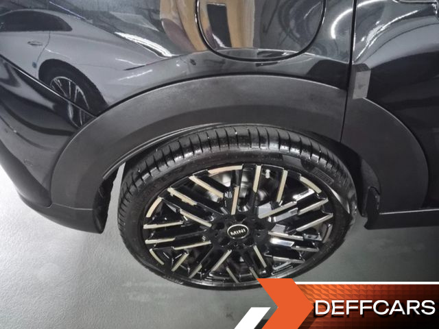 Mini COOPER 5 Door Favoured купить на сайте DeffCars