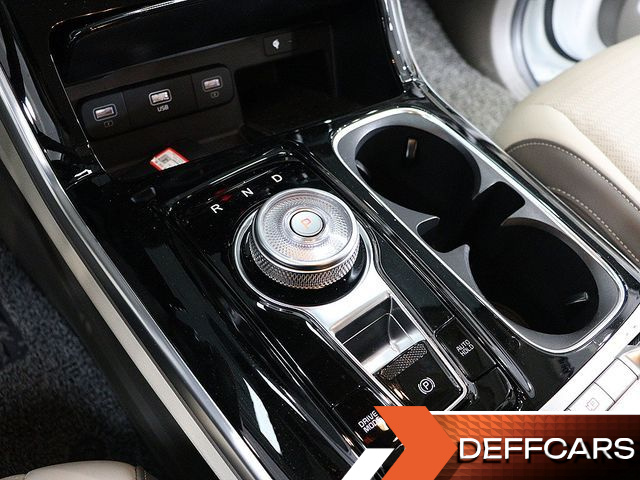 Kia CARNIVAL Gasoline 9-Seater Signature купить на сайте DeffCars