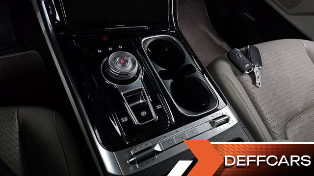 Kia CARNIVAL Gasoline 9-Seater Signature купить на сайте DeffCars