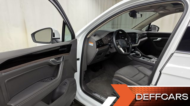 Volkswagen TOUAREG 3.0 TDI Prestige купить на сайте DeffCars