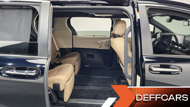 Toyota SIENNA 2.5 Hybrid 2WD купить на сайте DeffCars