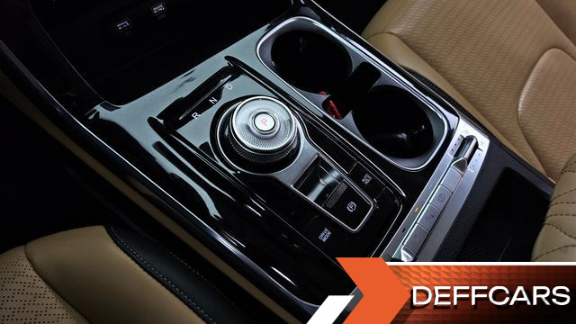 Kia CARNIVAL Gasoline 7-Seater Signature купить на сайте DeffCars