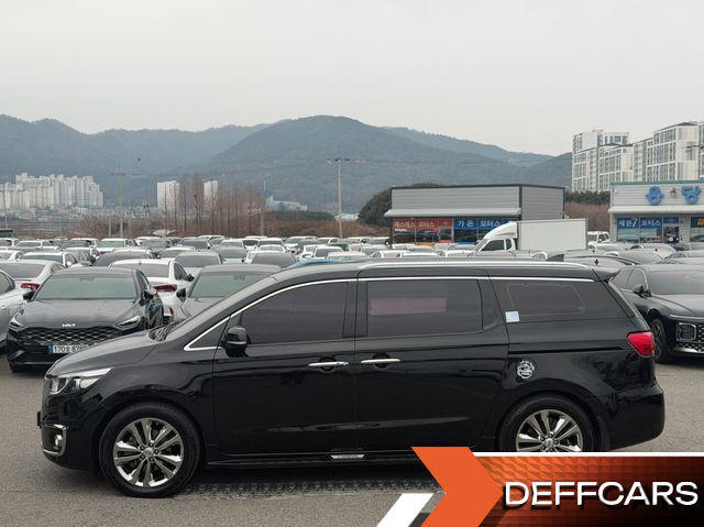 Kia CARNIVAL 7-seater Limousine President купить на сайте DeffCars