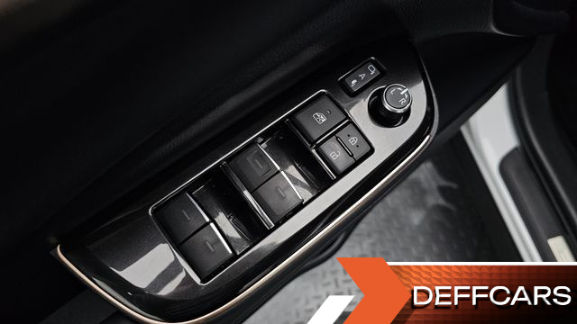 Toyota CROWN 2.5 4WD Hybrid купить на сайте DeffCars