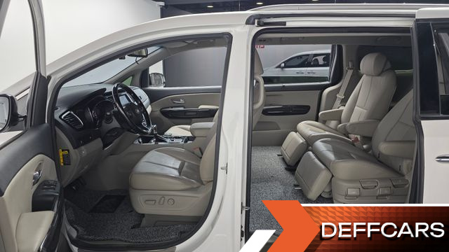 Kia CARNIVAL 7-Seater Limousine VIP купить на сайте DeffCars