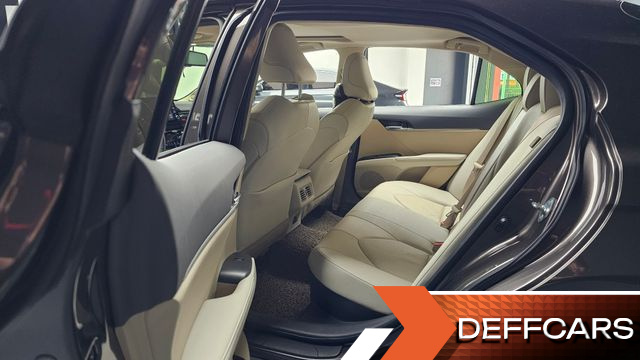 Toyota CAMRY 2.5 XLE Hybrid купить на сайте DeffCars
