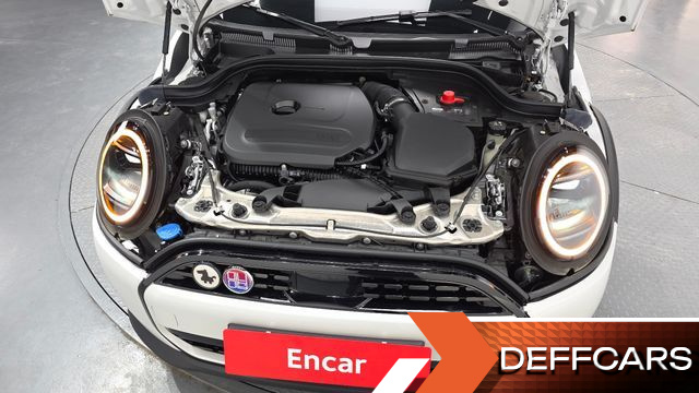 Mini COOPER 5Door Essential купить на сайте DeffCars