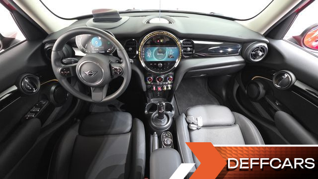 Mini COOPER 5Door Classic Launch Pack Third Generation купить на сайте DeffCars