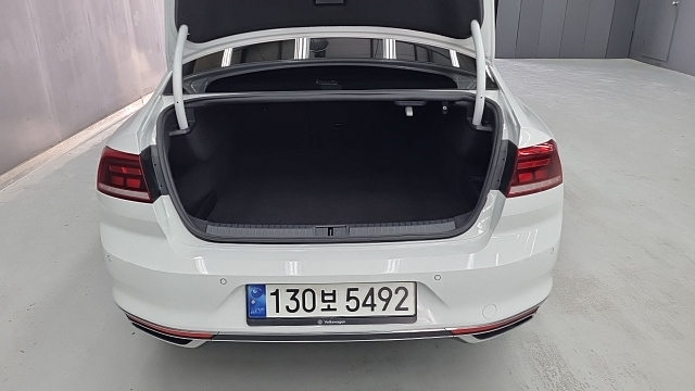 Volkswagen PASSAT 2.0 TDI Premium купить на сайте DeffCars