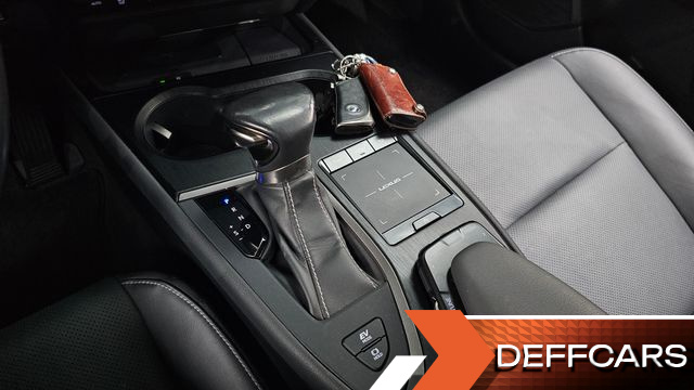 Lexus UX 2.0 AWD купить на сайте DeffCars