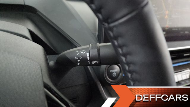 Toyota PRIUS 2.0 XLE купить на сайте DeffCars