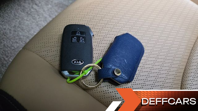 Kia CARNIVAL 9-Seater Signature купить на сайте DeffCars