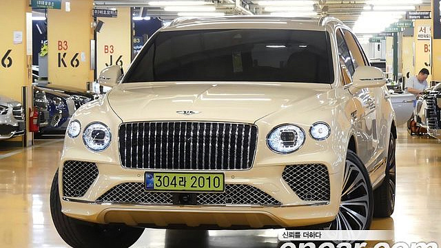 Bentley BENTAYGA 4.0 V8 EWB First Edition купить на сайте DeffCars