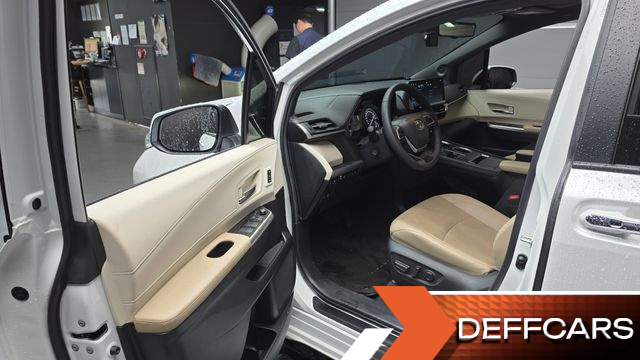 Toyota SIENNA 2.5 Hybrid AWD купить на сайте DeffCars