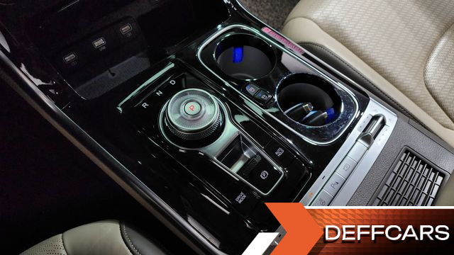 Kia CARNIVAL Gasoline 9-Seater Hi-Limousine Signature купить на сайте DeffCars