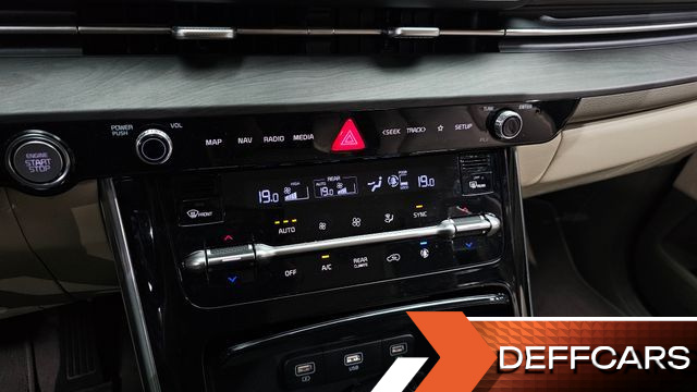 Kia CARNIVAL 9-Seater Signature купить на сайте DeffCars